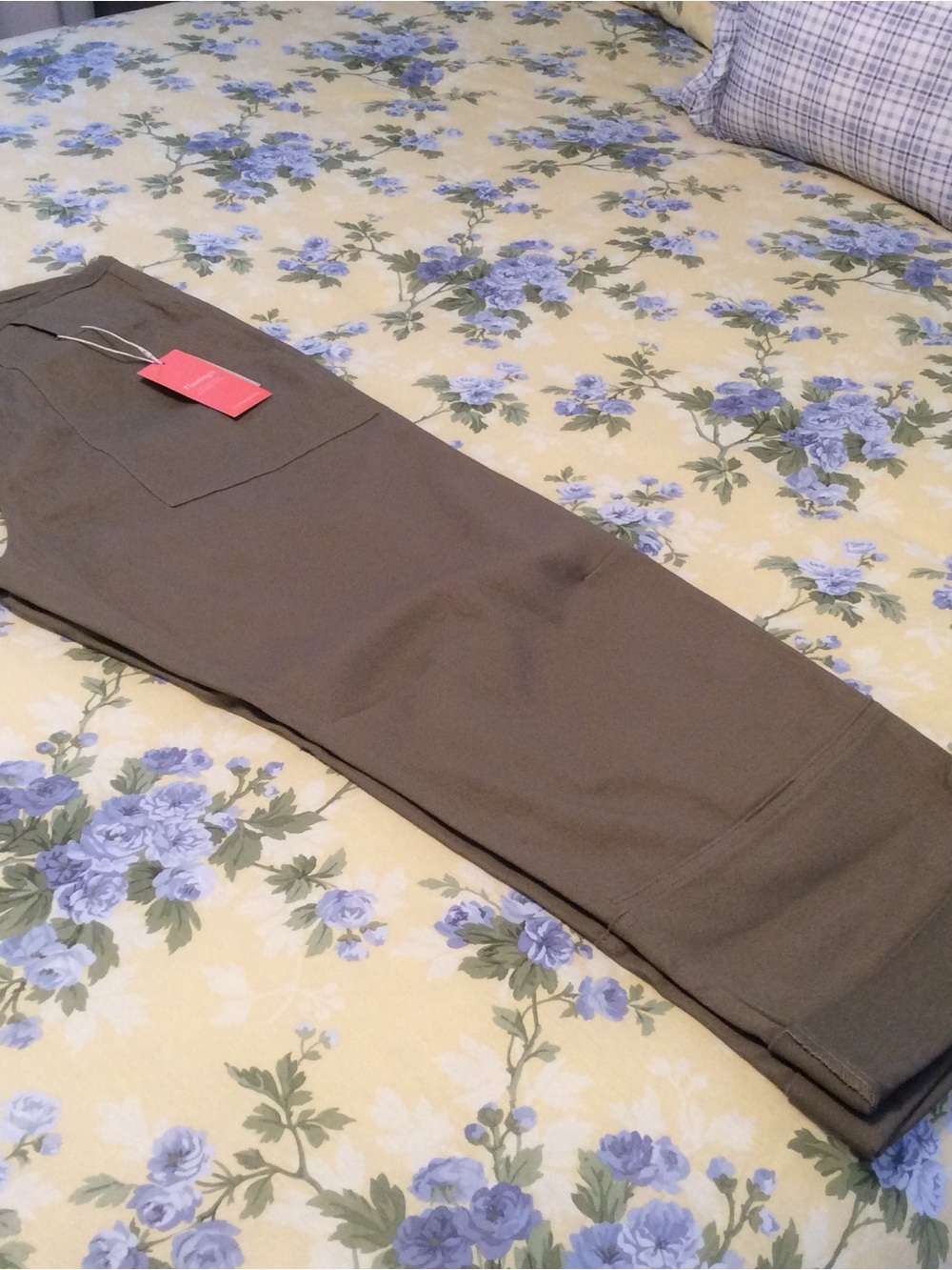 Women’s olive tan cuffed capris